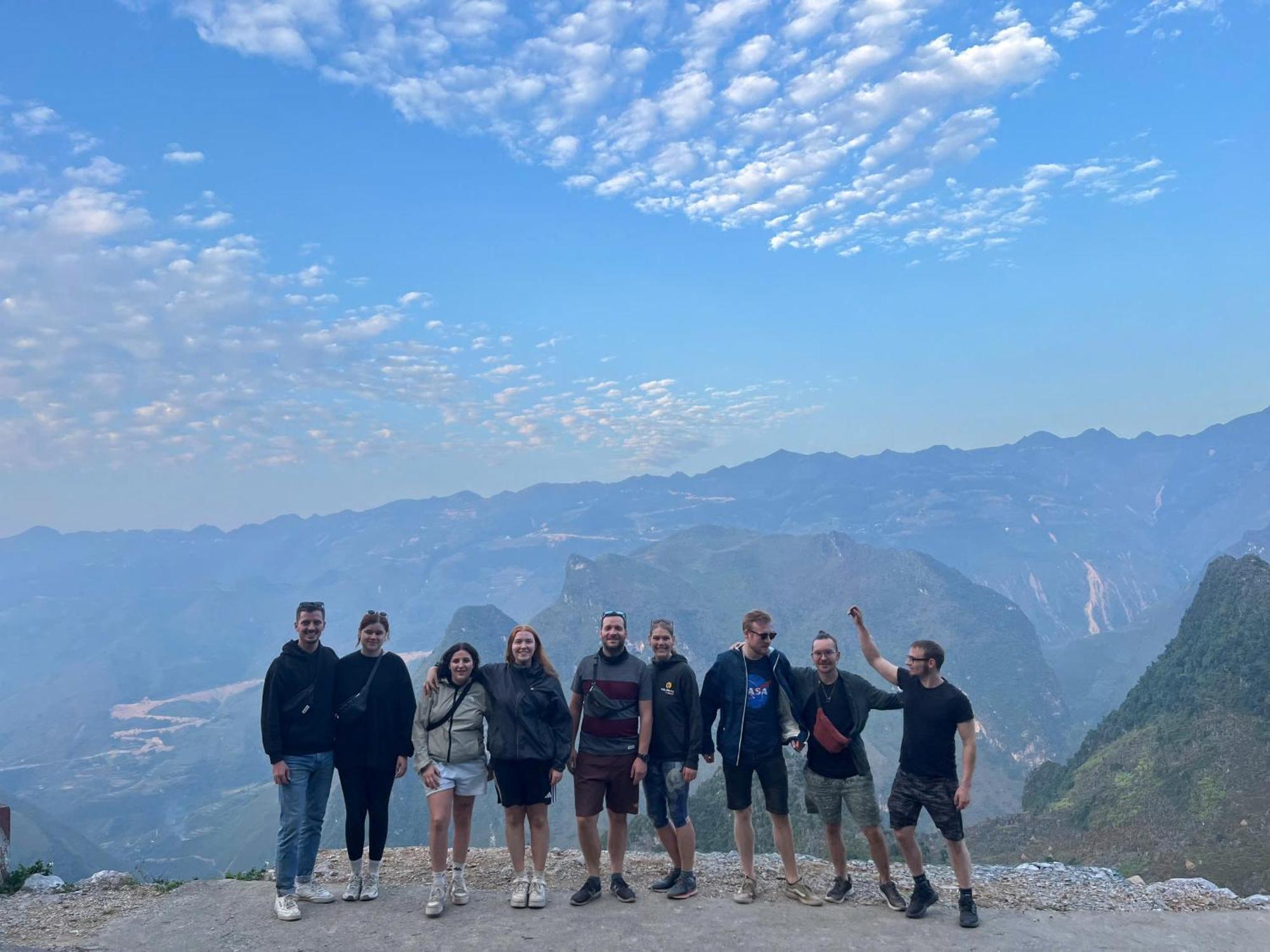 Hg Hostel Provide Tours & Motorbikes Ha Giang Luaran gambar