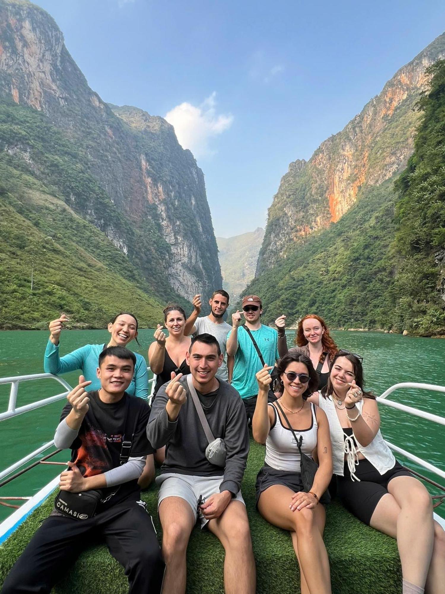 Hg Hostel Provide Tours & Motorbikes Ha Giang Luaran gambar
